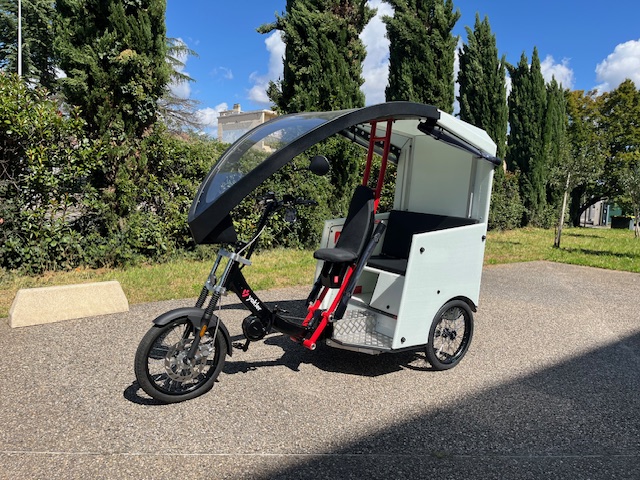 Yokler T velotaxi pedicab cargobike